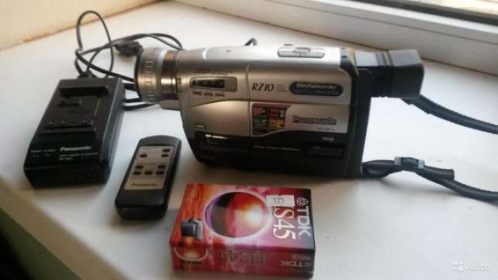 Filmadora Panasonic NV-RZ 10 Slim Palmcorder Digital Process VHS-C